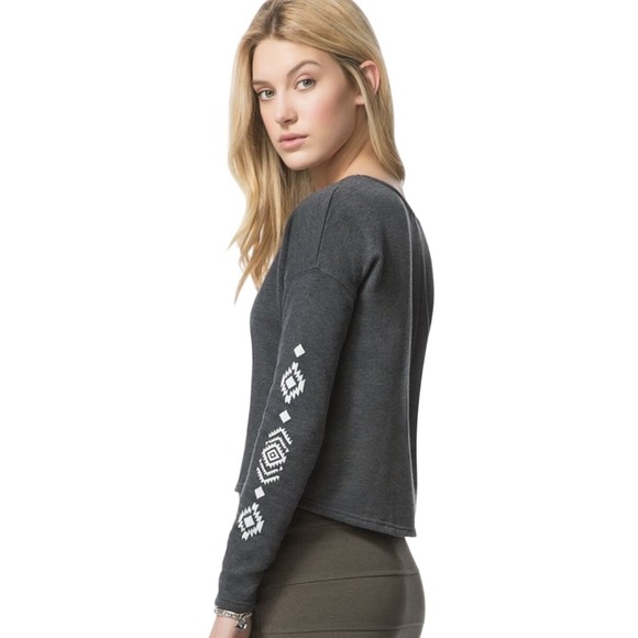 Aéropostale Cropped Skull Sweatshirt Dark Gray Graphic Pullover Women's Medium - Picture 8 of 9